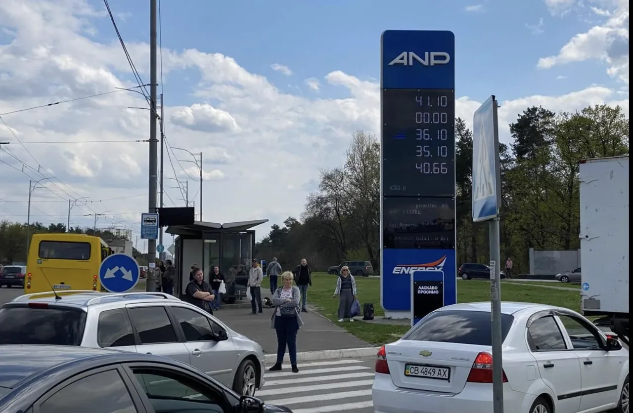 На заправках Киева выстраиваются очереди