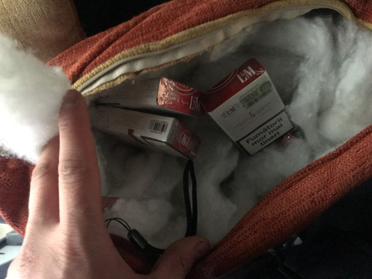Contrabandă cu țigări la Vama Leușeni și Aeroportul Chișinău