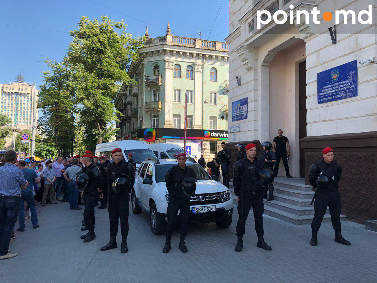 Ренато Усатого доставили в прокуратуру