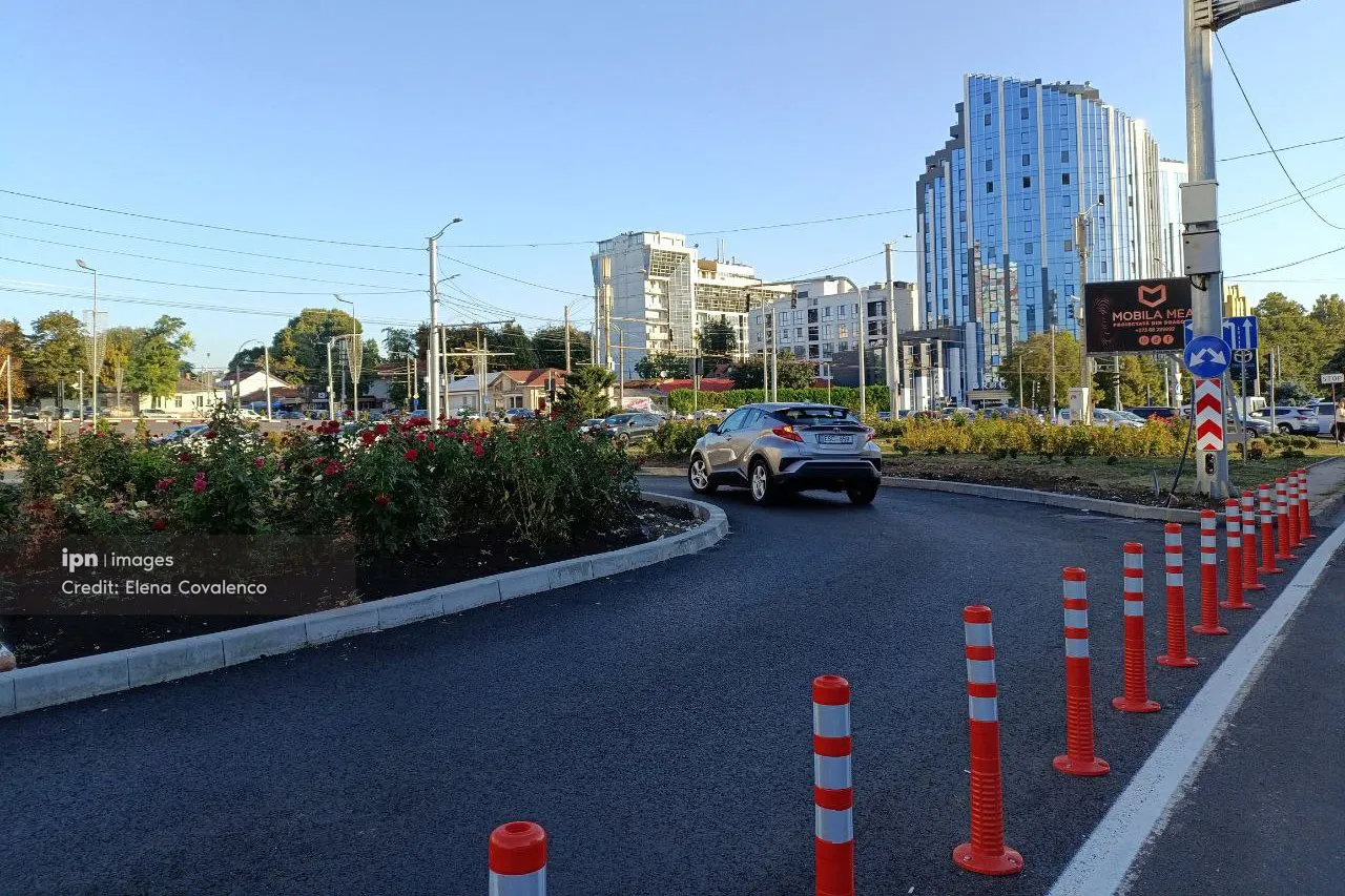 O bandă pentru întoarcere, creată pe viaductul dintre Botanica și Centru
