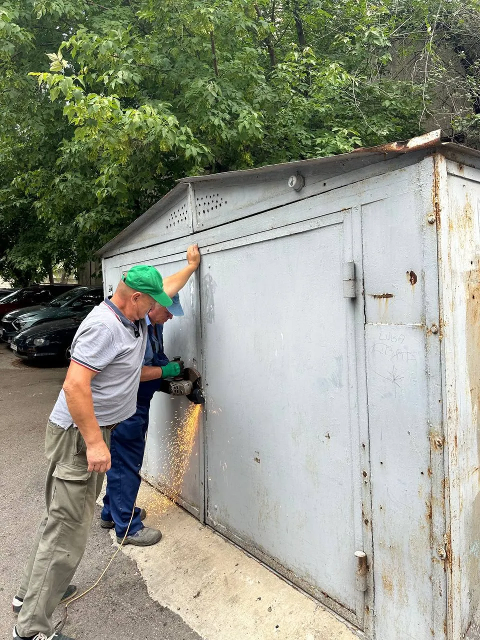 В Кишиневе демонтировали три металлических гаража: были установлены незаконно