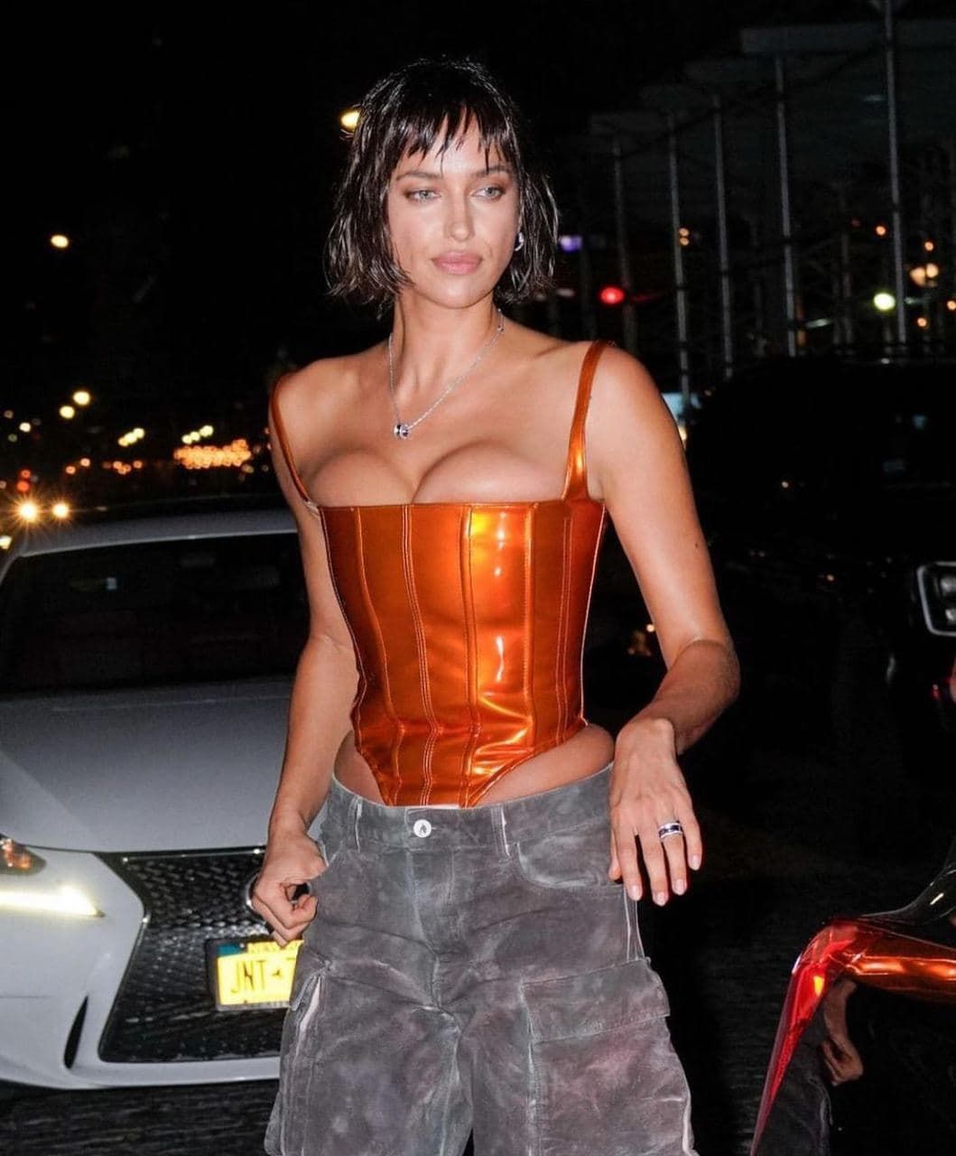 Ирина Шейк удивила поклонников нелепой одеждой