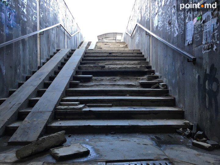 Dezastru într-o trecere subterană din Capitală. Petiție către Silvia Radu