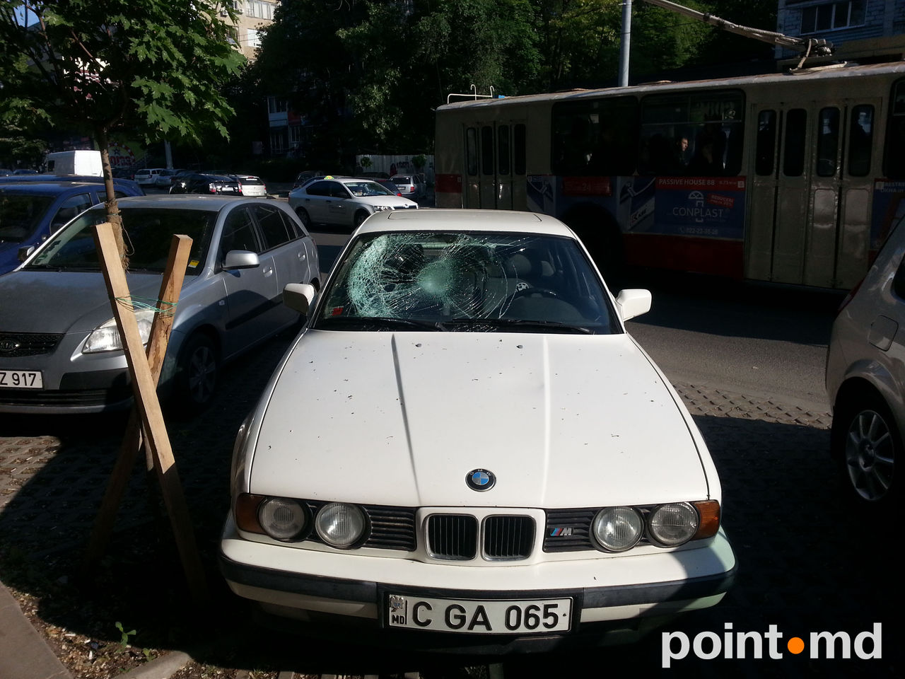 На Рышкановке задержаны хулиганы, разбивавшие стекла у машин