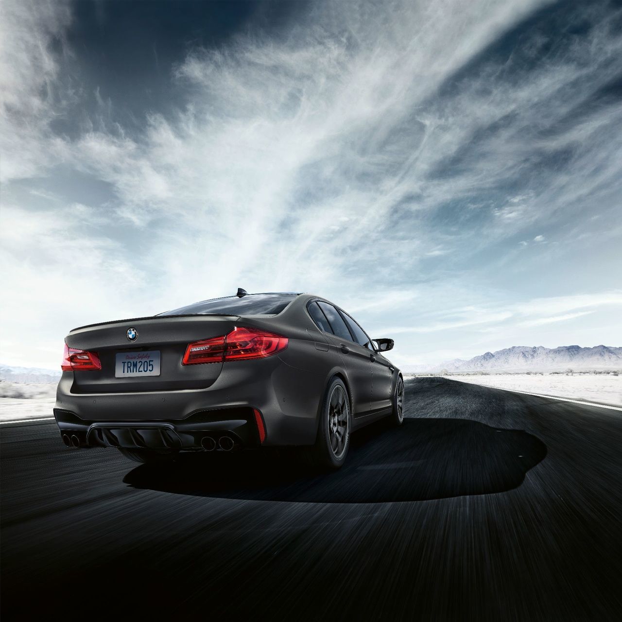 Юбилейный BMW M5 получил салон из золота