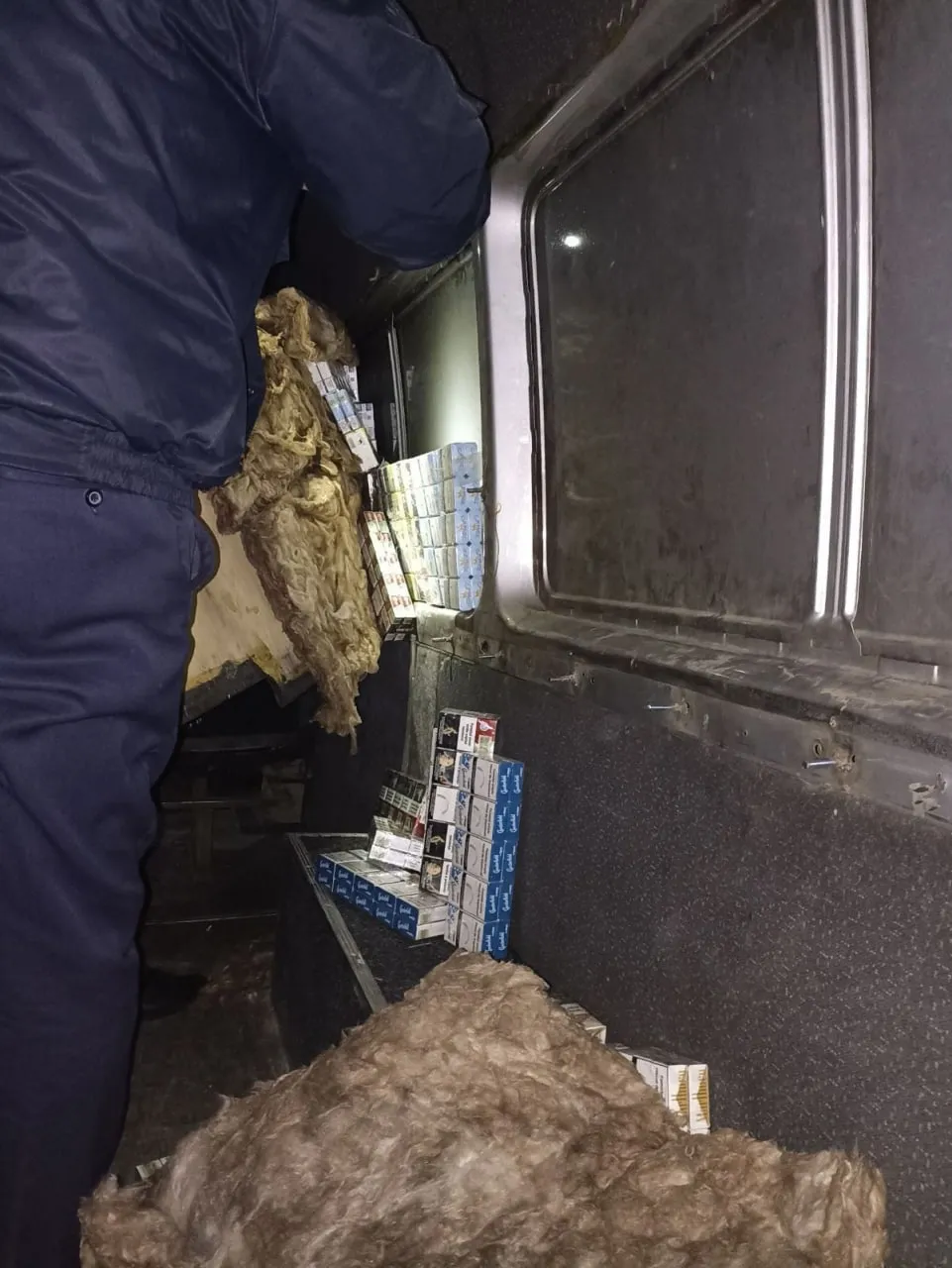 Гражданин Молдовы пытался вывезти в Германию более 18 тысяч сигарет