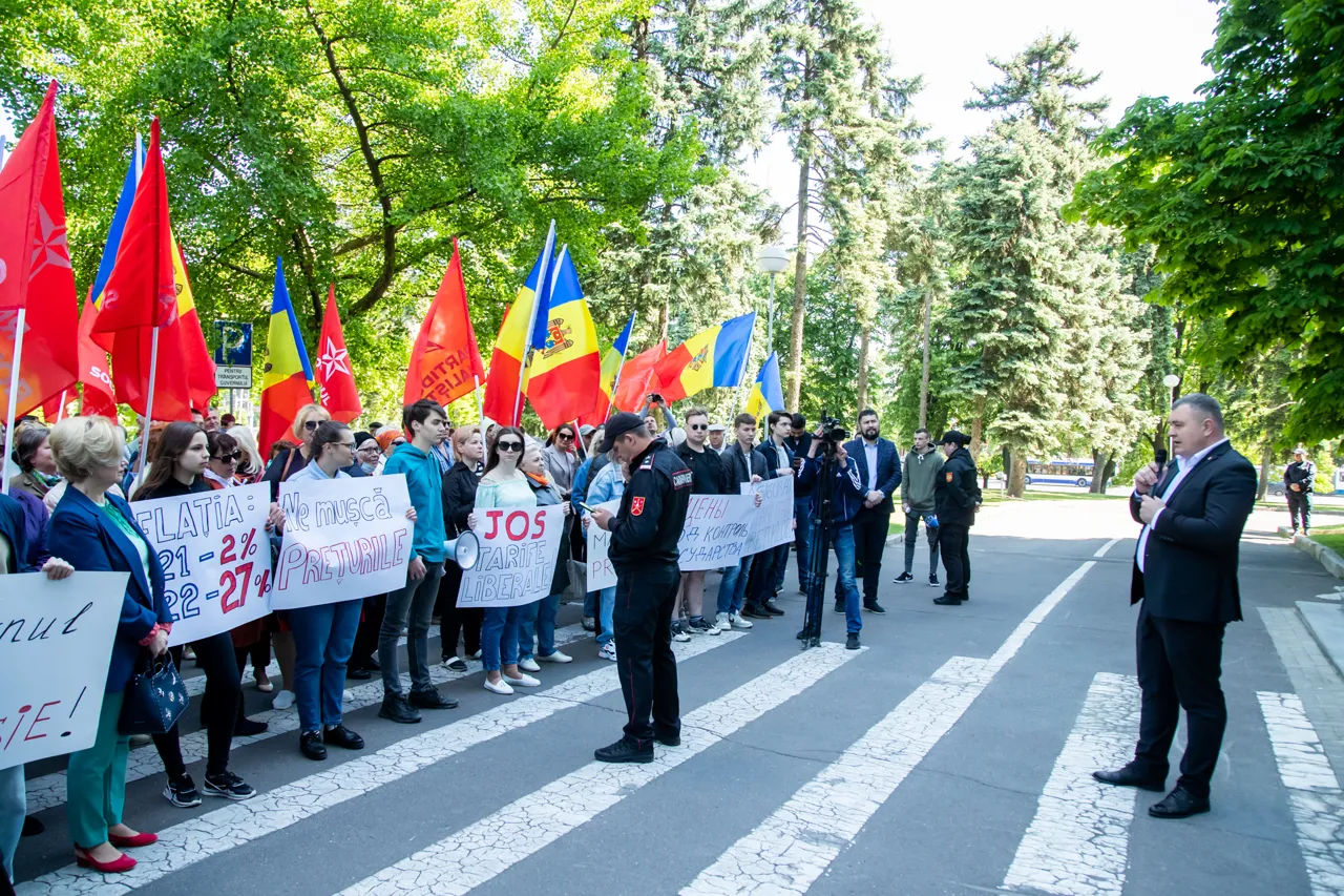Протест у правительства: социалисты требуют отставки Гаврилицы