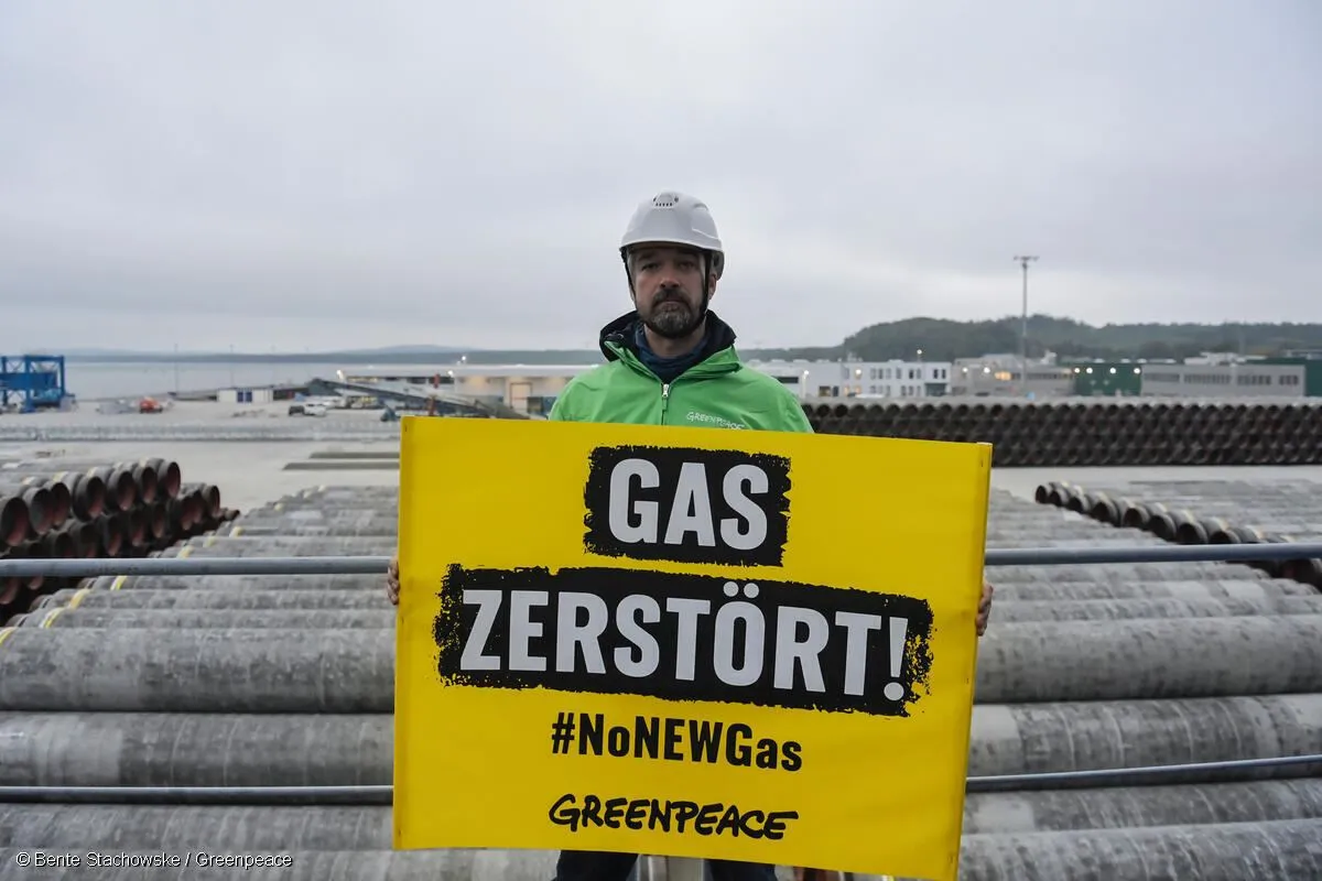 Активисты Greenpeace начали протесты против немецкого газопровода СПГ