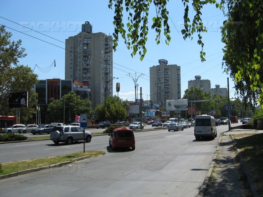 При чистке бульвара Дачия от рекламных панно Киртоакэ "забыл" о самых аварийных перекрестках