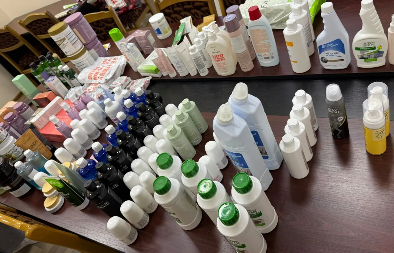 Un lot de parfumuri de contrabandă, descoperite la vamă: Marfa a fost confiscată