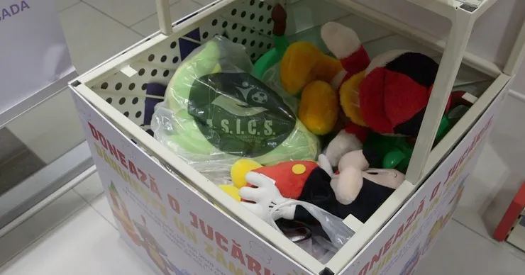 A.S.I.C.S., Top Shop и посольство Грузии открыли акцию: "Принесите игрушку, подарите улыбку"