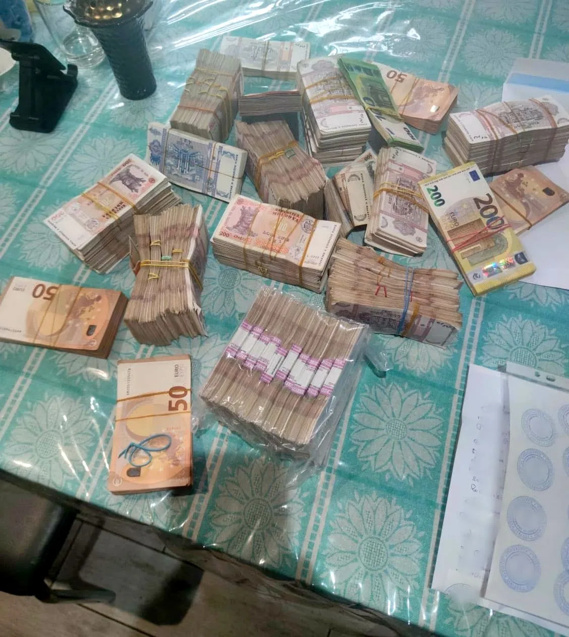 Глава Управления ЖКХ Кишинева Бурдюмов и еще шесть человек задержаны за коррупцию