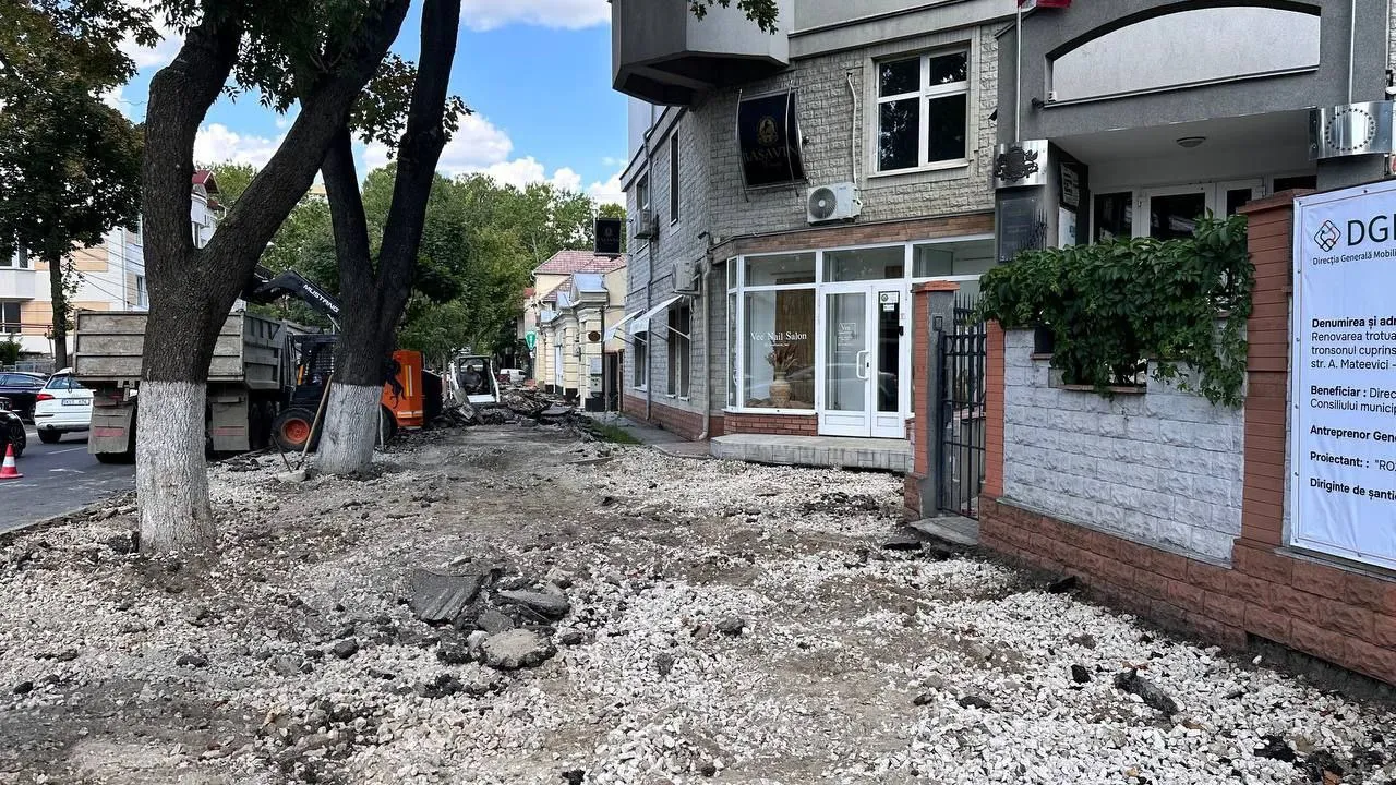Возобновились работы по ремонту тротуаров в историческом центре столицы