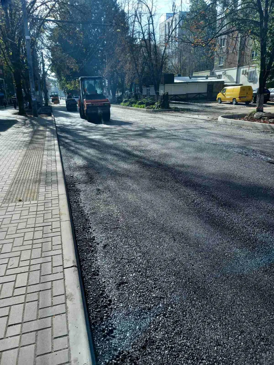 Завершаются работы по благоустройству участка улицы Сармизеджетуса