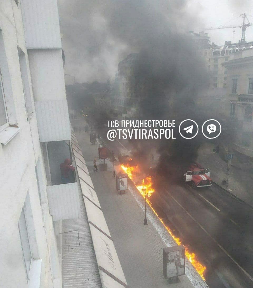 В центре Тирасполя сгорел автомобиль