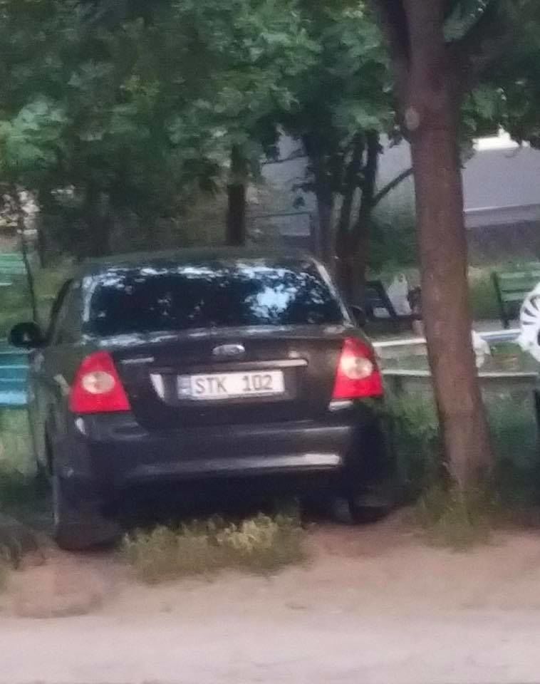 Шалару опубликовал в соцсети фото машины, из которой за ним ведется слежка