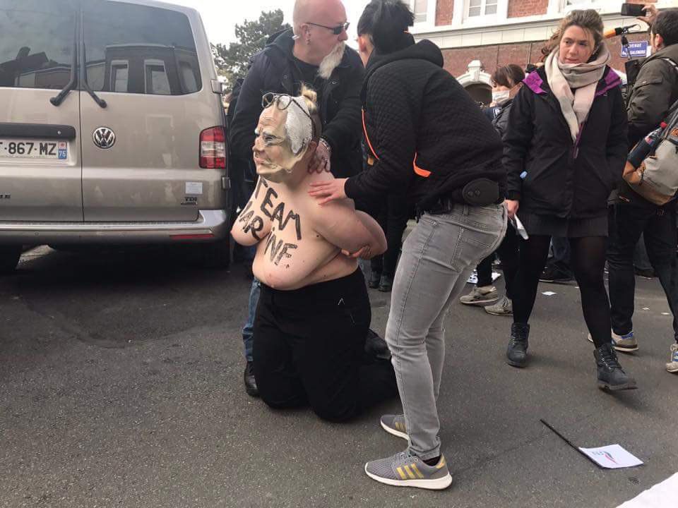 Участницы FEMEN устроили акцию в день выборов президента Франции