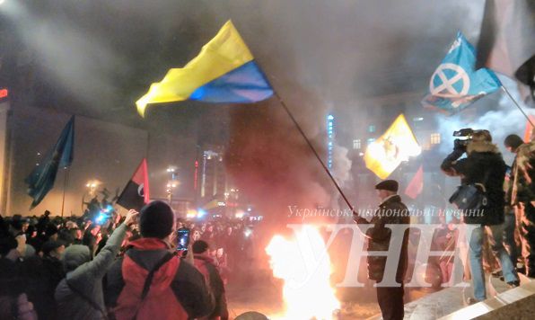 Вече на Майдане: произошли первые стычки
