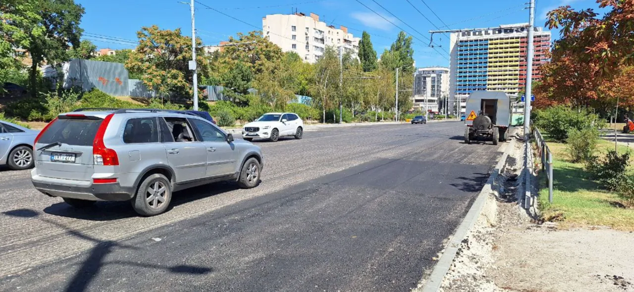 La Chișinău a început reparația străzii Ciuflea. Va fi amenajată o pistă pentru bicicliști