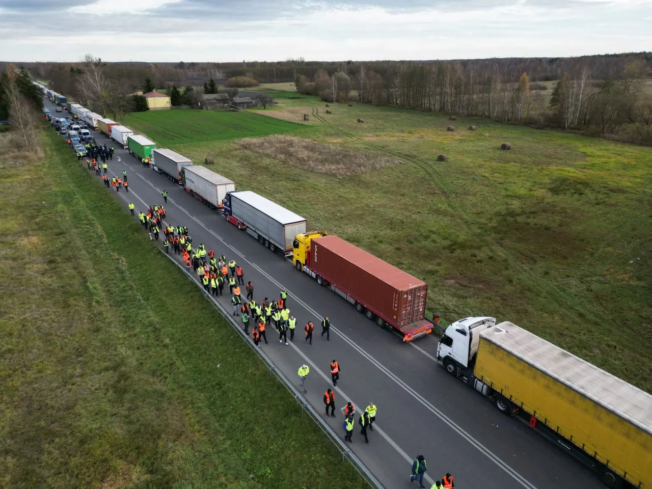 Польские перевозчики хотят продлить блокирование границы с Украиной еще на месяц