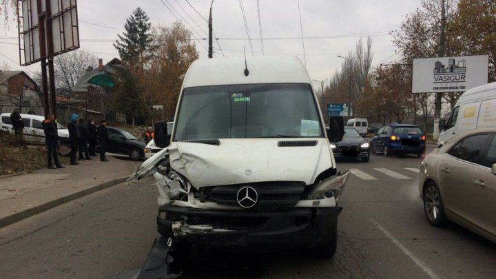 Dimineaţă cu ghinion pentru mai mulţi şoferi din Capitală