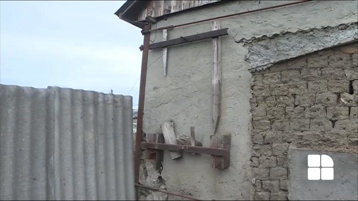 Opt case din Ceadîr-Lunga ar putea să se prăbușească din cauza alunecărilor de teren