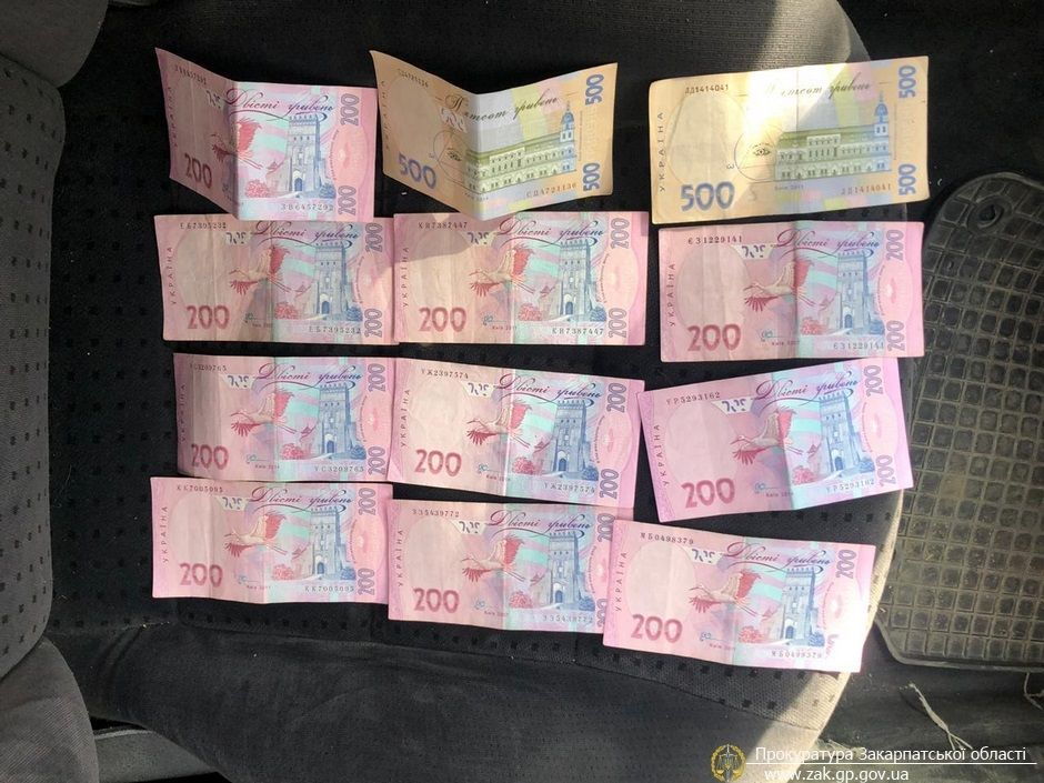 В украинском Ужгороде мужчина пытался продать гранатомет прямо на улице