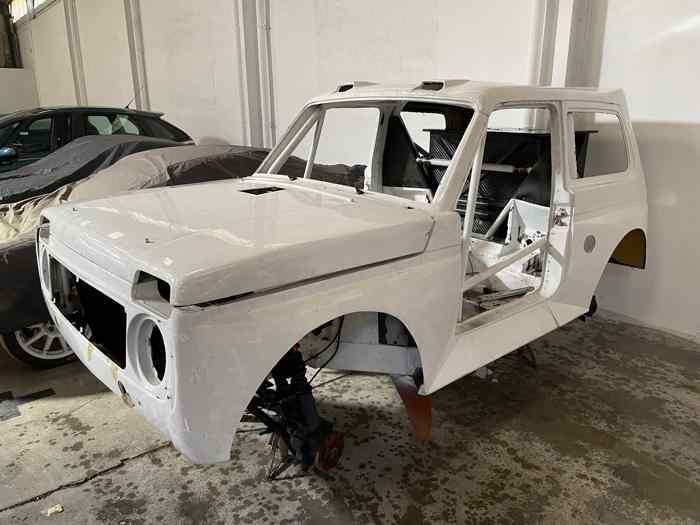Во Франции за 30 тысяч евро продают кузов LADA Niva