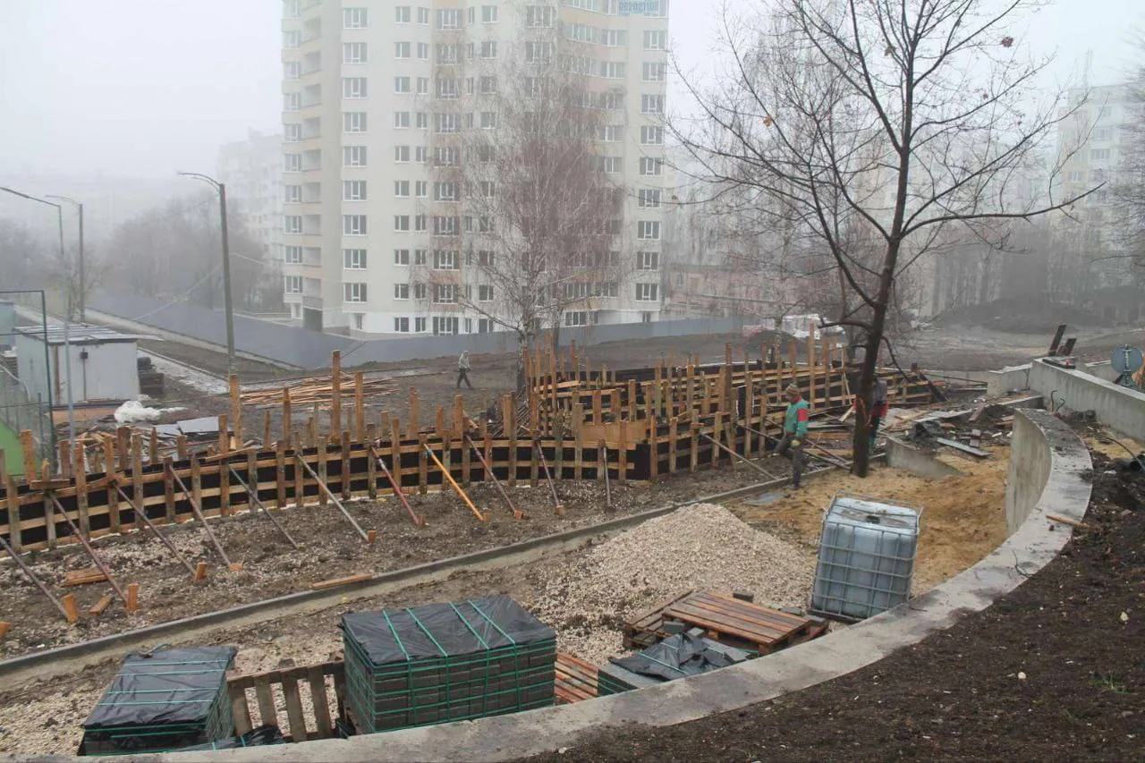В зоне отдыха на Чеканах продолжается обустройство амфитеатра