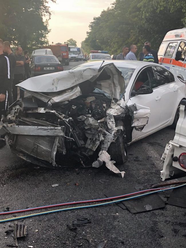 Серьезное ДТП в Рышканском районе: столкнулись BMW и Opel