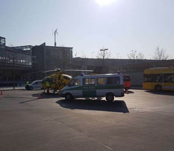 В Берлине автобус столкнулся с вертолетом