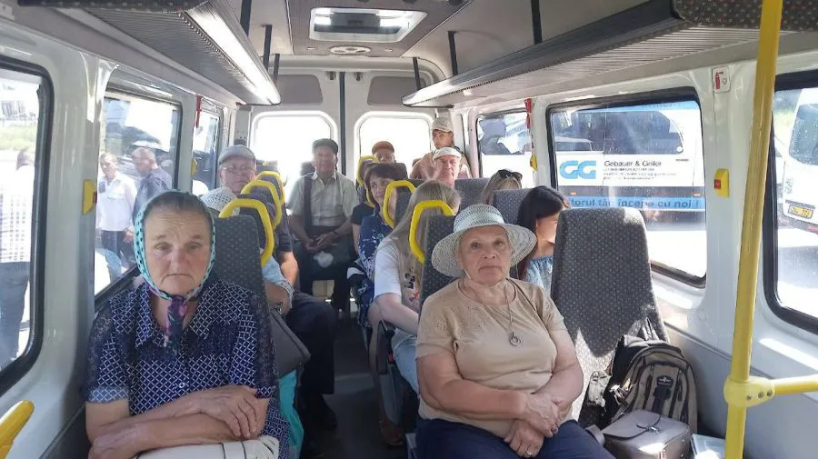 Десятки автобусов с людьми направляются на протест в Кишинев