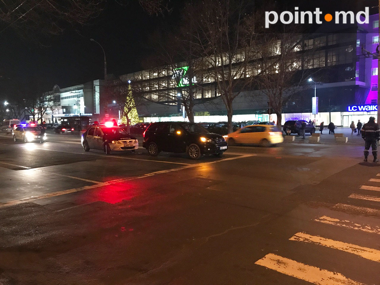 Accident în Capitală: O mașină a poliției s-a izibit într-un autoturism
