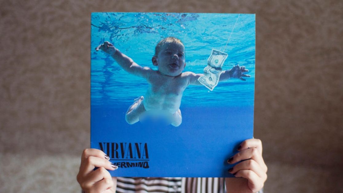 Американец с обложки альбома группы Nirvana подал повторный иск на группу