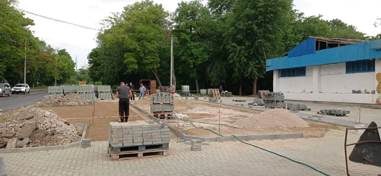 Завершаются работы по обустройству парковочной зоны на улице Трандафирилор