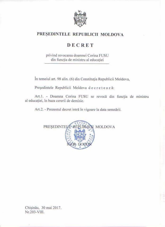 Президент Молдовы подписал указы об отставке министров либералов