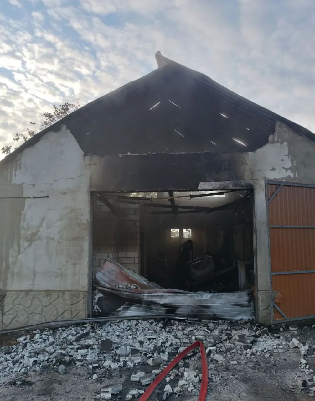 Incendiu la un depozit de brichete din satul Zaim: O parte din utilaje și 20% din materie primă, distruse