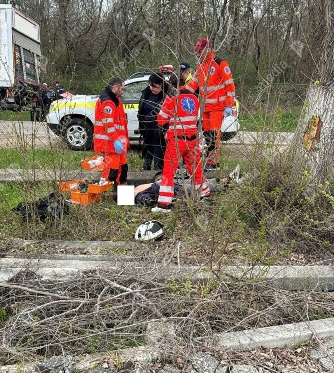 Accident la Ialoveni: Un tânăr a decedat după ce s-a izbit cu motocicleta de un copac