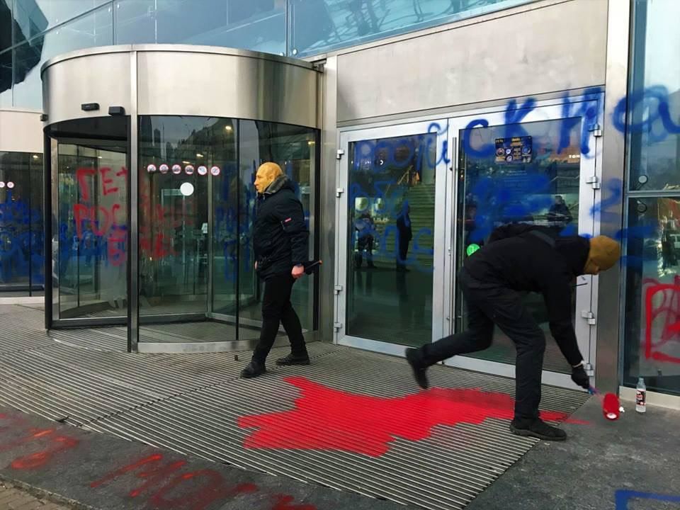 В Киеве проходит митинг против российского бизнеса на Украине