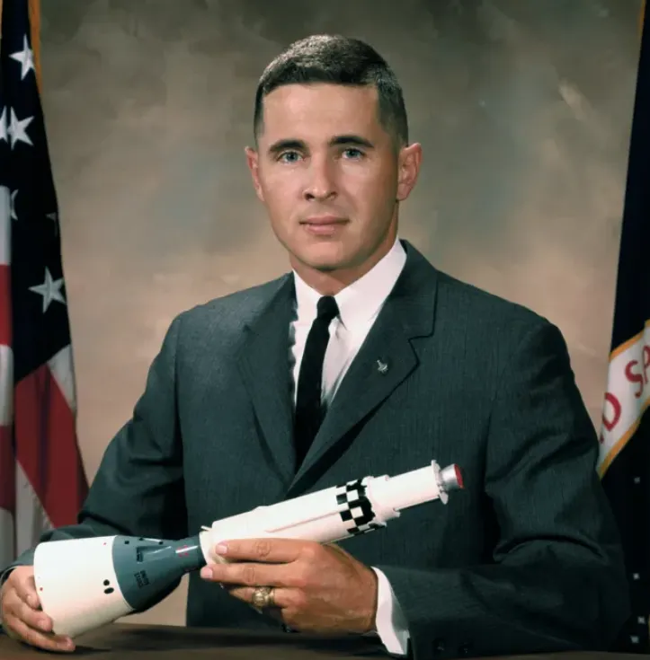 Один из членов экипажа «Аполлон-8» разбился в авиакатастрофе