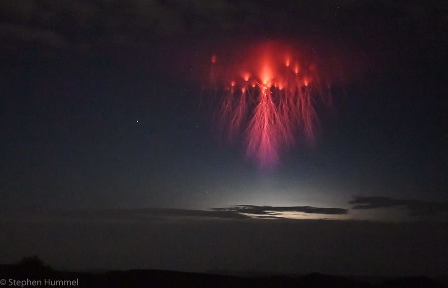 В небе над Техасом сфотографировали молнии в виде медуз