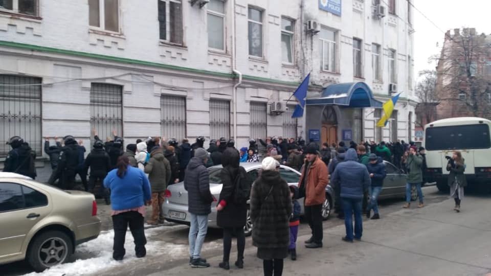 В Киеве произошли массовые стычки активистов с полицией: десятки задержанных