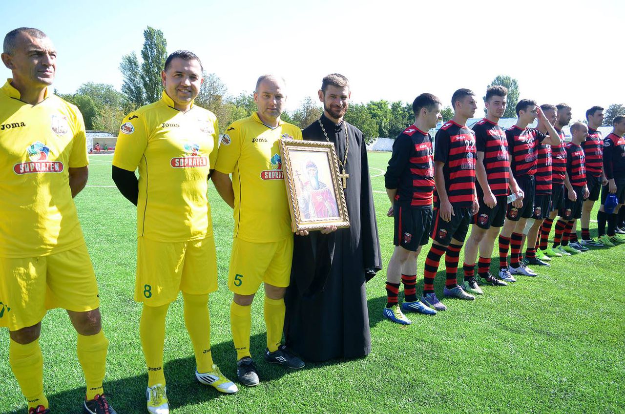 Mitropolitul Vladimir a devenit fotbalist. Mitropolia Moldovei are și o echipă de fotbal