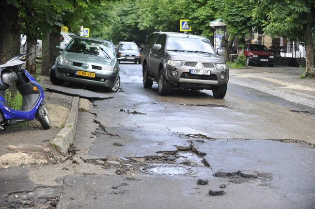Strazile din capitala exact ca in filmele "3D" despre razboi