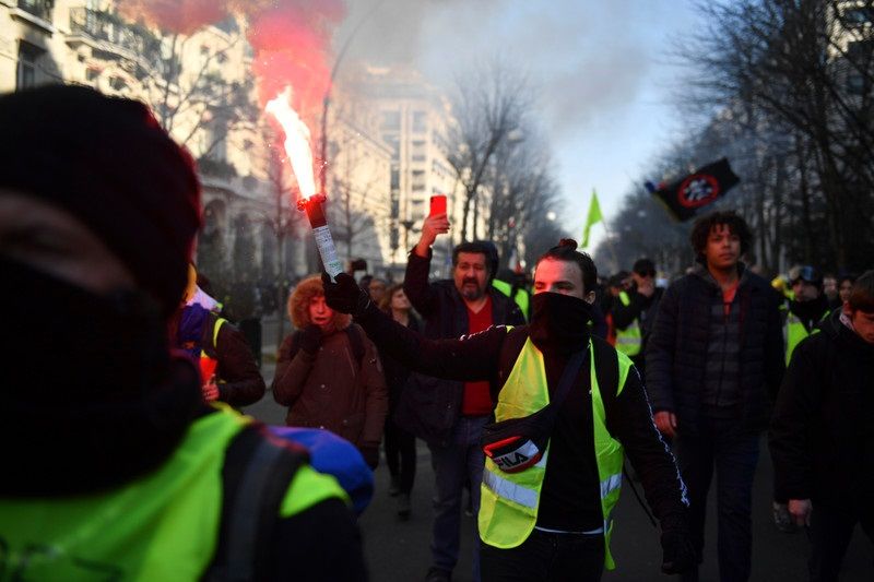 ''Желтые жилеты'' снова протестуют во Франции