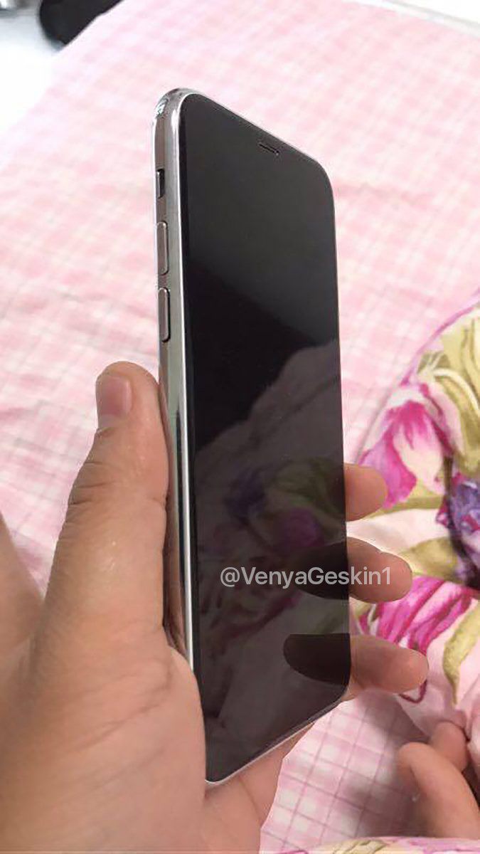 Опубликованы фотографии макета iPhone 8