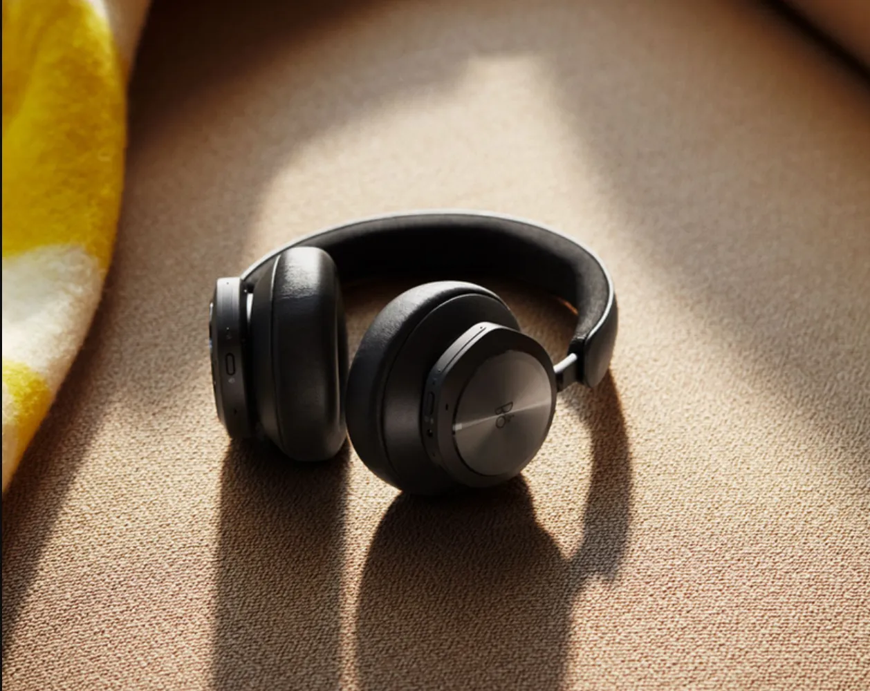 Чистое звучание бизнеса. Bang & Olufsen представила Hi-End наушники для бизнес-пользователей