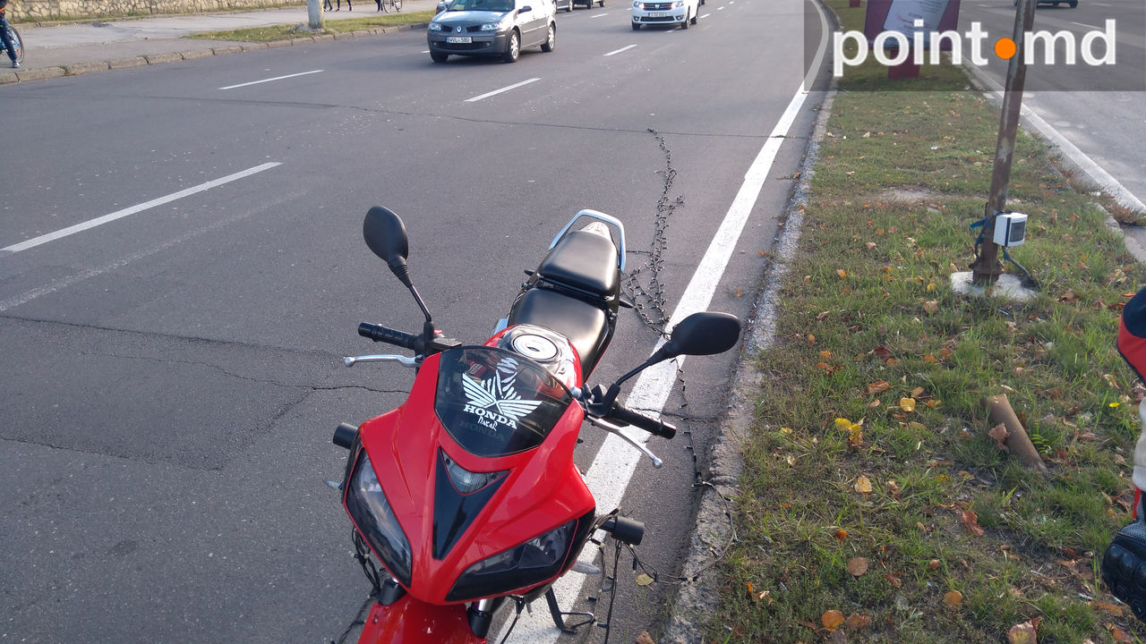 Scene de groază: Incredibil ce a păţit un motociclist din Capitală pe viaduct