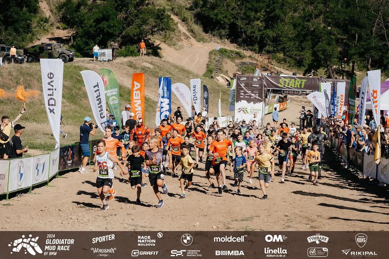 Glodiator Mud Race by BMW искупал в грязи 500 человек