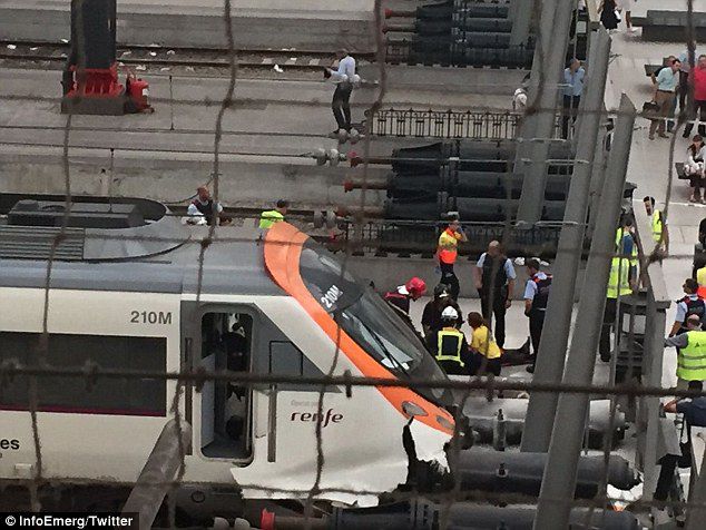 На вокзале Барселоны поезд врезался в отбойник, пострадали 50 человек